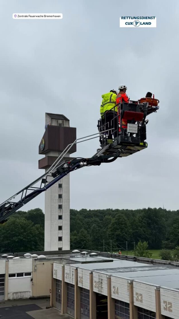 Unsere NotSan Azubis bei der Feuerwehr Bremerhaven zu Besuch.